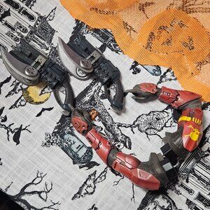 Kotobukiya Halo 3 Red Spartan Field of Battle Statue Arms & Brute Spikers